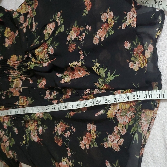 AMERICAN RAG CIE Black Floral Pintuck Split Neck Roll Tab Sleeve Blouse-EUC-Sz M - Picture 15 of 17